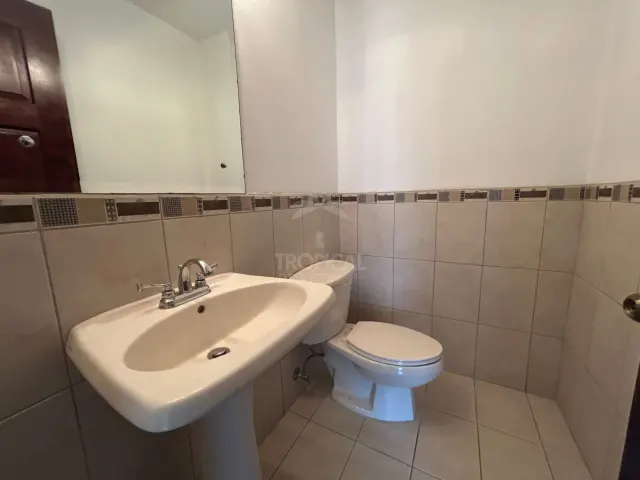 Spacious 4-Bedroom Townhouse in Villas de Valencia Condominium, Escazú