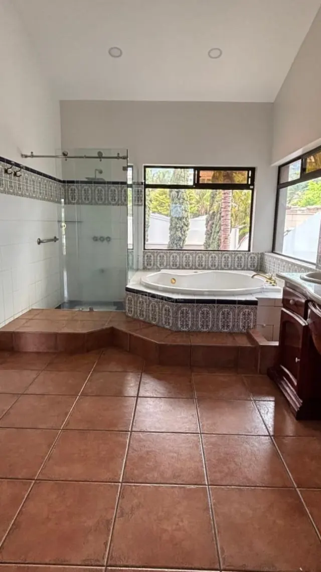 Independent Luxury Home in Los Laureles, Escazú
