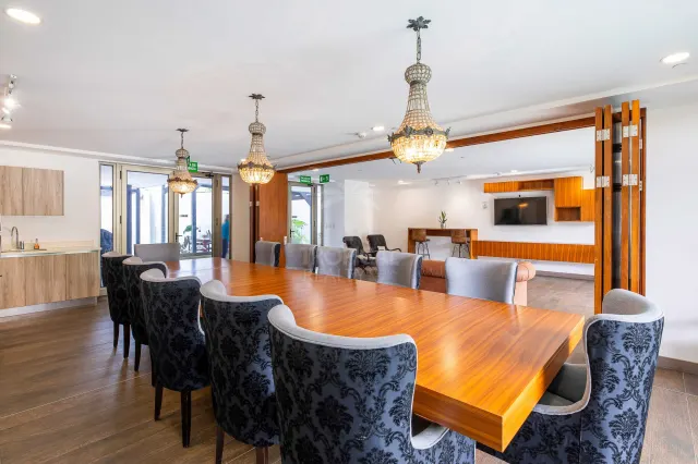Luxury 10th Floor Condo with Panoramic Views in Nunciatura