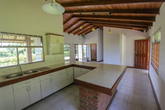 One-story house for sale, Santa Ana, Piedades
