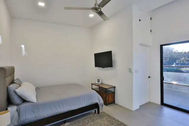 Modern Minimalist Gem for sale in Hacienda Los Reyes