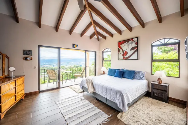 Panoramic home Escazu, property with a home and 2 apartments