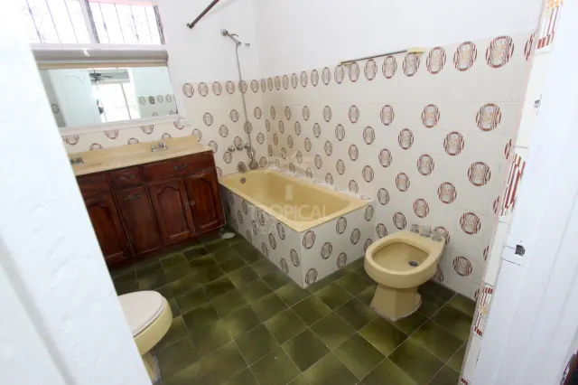 Mixed-Use Property for Sale in Sabana Sur – Spacious Layout with Outstanding Commercial Potential