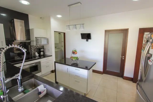 House for Sale: Lomas del Valle Condominium, Santa Ana