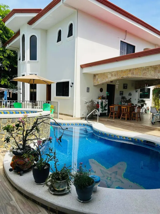 House for Sale in Jacó Beach – Private Pool & Jacuzzi