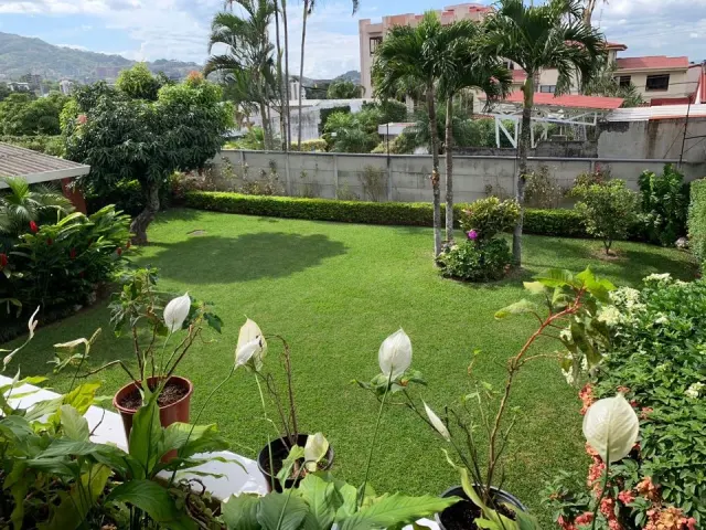 Exceptional Escazú Living: Elegant 3-Bedroom Home with Expansive Gardens and Premium Amenities in Trejos Montealegre