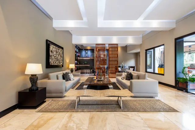 La Hacienda Cosmopolitan Chic – Exclusive Single-Level Luxury Estate in Santa Ana