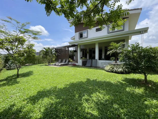Beautiful House for Sale in Gated Community - Hacienda Los Reyes