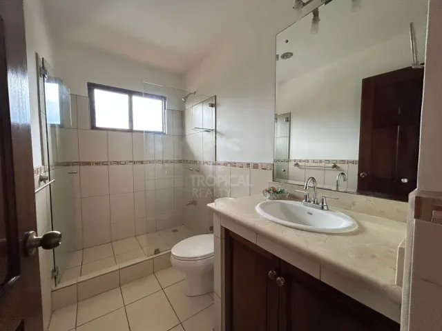 Spacious 4-Bedroom Townhouse in Villas de Valencia Condominium, Escazú
