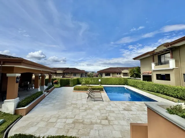 Spacious 4-Bedroom Townhouse in Villas de Valencia Condominium, Escazú