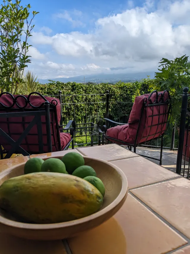 Property 2 homes, Mountain Views in San Isidro, Alajuela – Ideal Income/Hospitality or Vacation Home