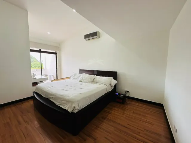 One-Level Penthouse in Avalon Country, Santa Ana – $240,000