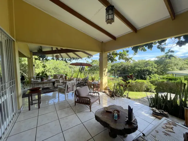 House in Alto Las Palomas single story with breathtaking Views and Lush Gardens