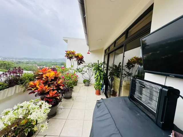 One-Level Penthouse in Avalon Country, Santa Ana – $240,000