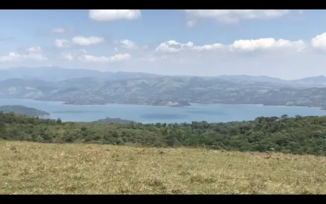 Arenal Paradise: 417 Acres (169 hectares) with Breathtaking Lake and Mountain Views