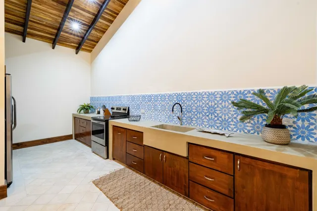 Casa Caoba: 3-Bedroom Modern Colonial Home in Surfside Estates, Playa Potrero