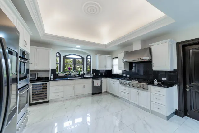Monteran Luxury Home: Exquisite 3-Bedroom Residence