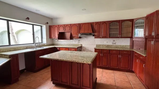 Independent Luxury Home in Los Laureles, Escazú
