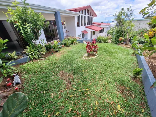 Multi-Purpose Property for Sale in Downtown Heredia – Residential Comfort, Investment Potential and Commercial Opportunity