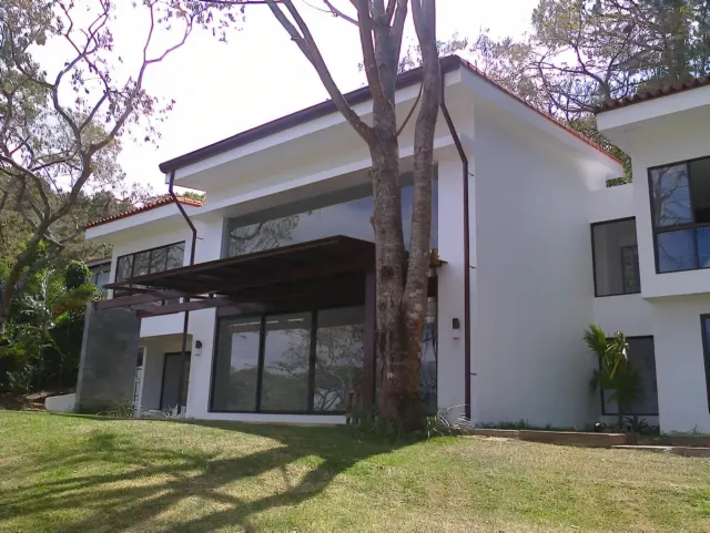 For rent exclusive Mountain Home in a High-End Community – Santa Ana RENTED