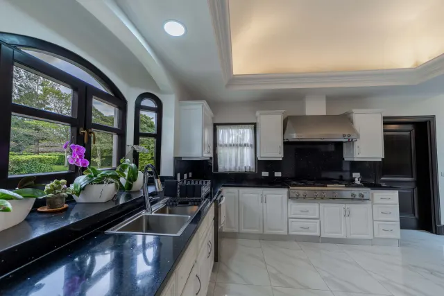 Monteran Luxury Home: Exquisite 3-Bedroom Residence