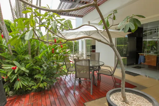 Modern Golf Course Haven: Spectacular Home in Valle del Sol, Santa Ana