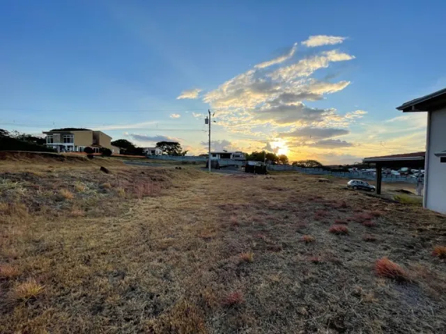 Lot for sale in gated community La Guacima