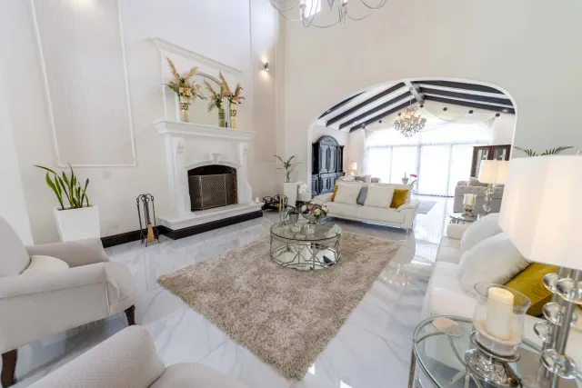 Monteran Luxury Home: Exquisite 3-Bedroom Residence