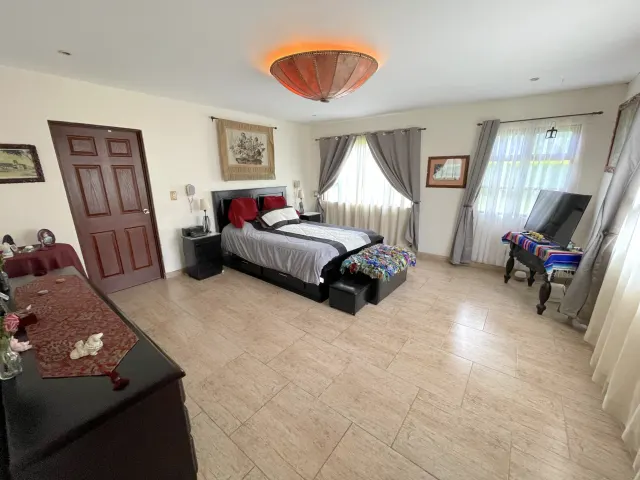 Charming Single-Story Residence in Los Reyes La Guacima: Your Ideal Home Awaits!