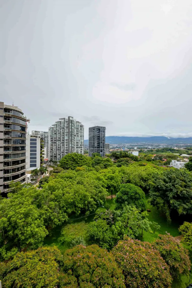 Luxury 10th Floor Condo with Panoramic Views in Nunciatura