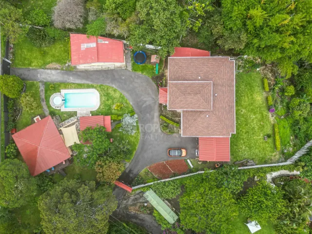 Panoramic home Escazu, property with a home and 2 apartments