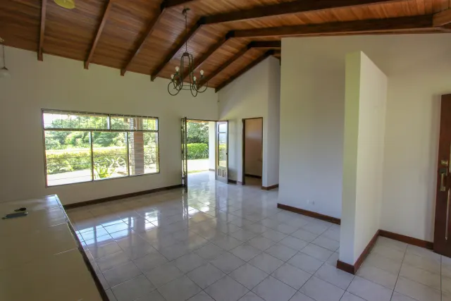 One-story house for sale, Santa Ana, Piedades