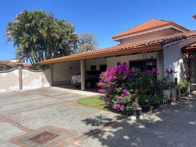One story house for sale in gated community Santa Ana
