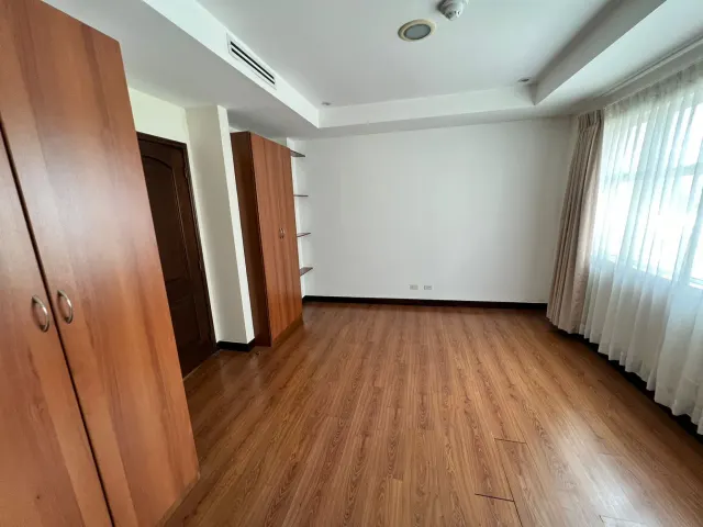 Penthouse Exclusivo en Torre Nunciatura: Elegancia y Funcionalidad