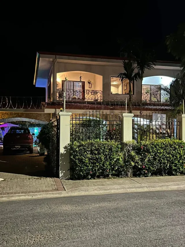 House for Sale in Jacó Beach – Private Pool & Jacuzzi