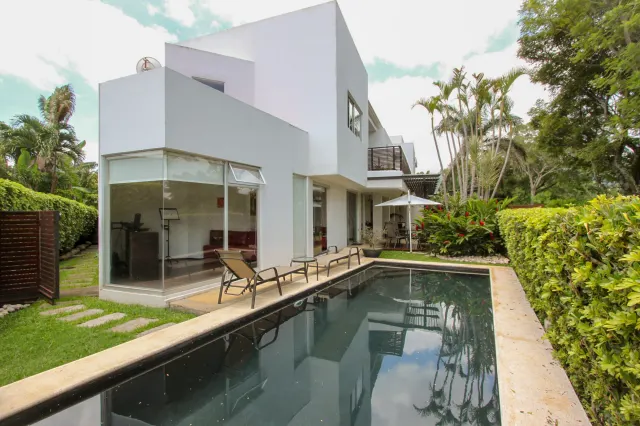 Modern Golf Course Haven: Spectacular Home in Valle del Sol, Santa Ana