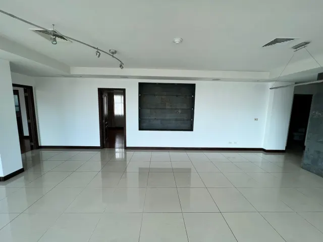 Penthouse Exclusivo en Torre Nunciatura: Elegancia y Funcionalidad