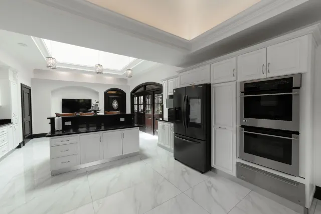 Monteran Luxury Home: Exquisite 3-Bedroom Residence
