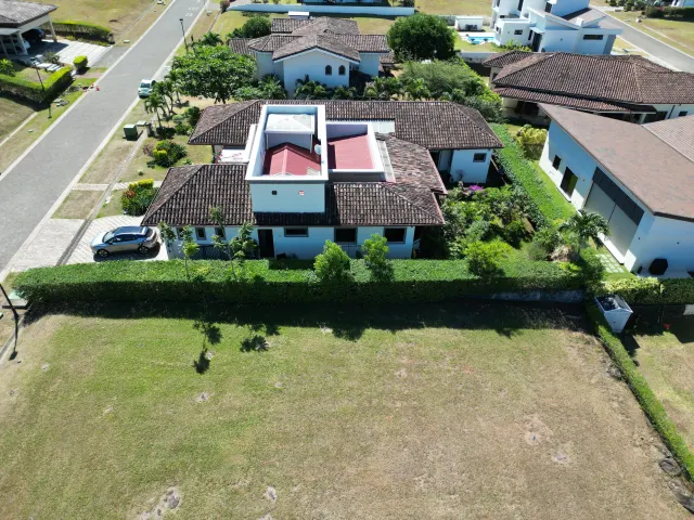 House for sale in a condominium within Ciudad-Hacienda Los Reyes