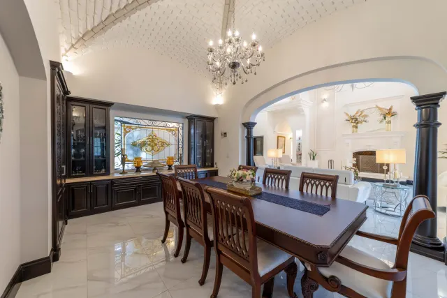 Monteran Luxury Home: Exquisite 3-Bedroom Residence