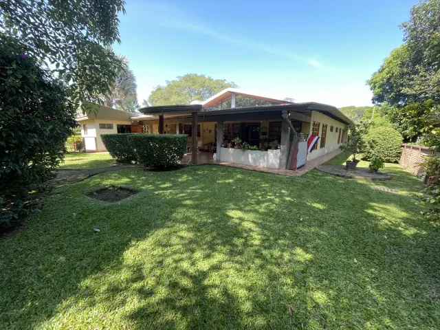 Hacienda Los Reyes one story house for sale