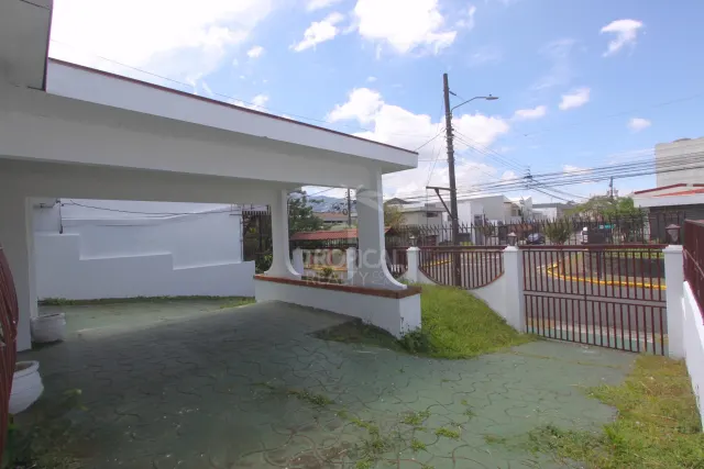 Mixed-Use Property for Sale in Sabana Sur – Spacious Layout with Outstanding Commercial Potential