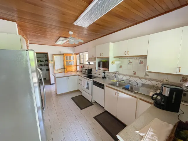 For Sale, Single-Story House with Pool Los Reyes