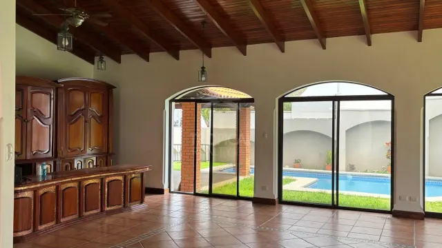 Independent Luxury Home in Los Laureles, Escazú