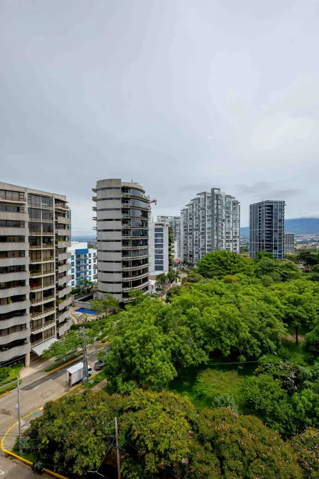 Luxury 10th Floor Condo with Panoramic Views in Nunciatura