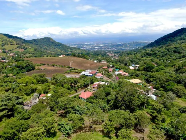 Prime 7.2-Hectare Estate in Santa Ana: Ideal for Family Living, Equestrian Facilities, or Spa Retreat