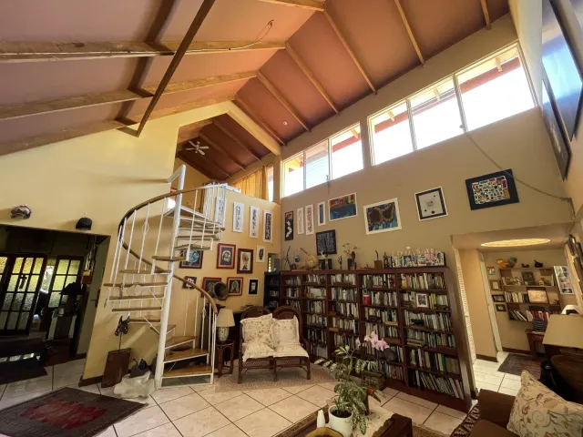 House in Alto Las Palomas single story with breathtaking Views and Lush Gardens