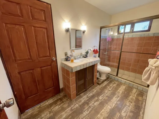 Charming Single-Story Residence in Los Reyes La Guacima: Your Ideal Home Awaits!
