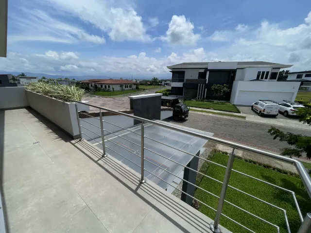 Beautiful House for Sale in Gated Community - Hacienda Los Reyes