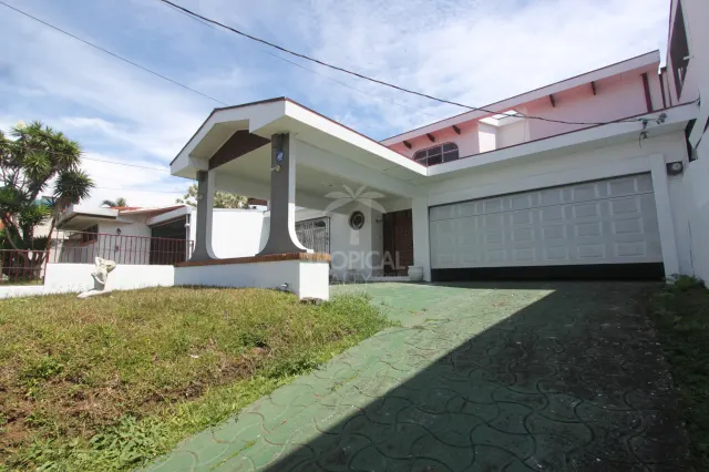 Mixed-Use Property for Sale in Sabana Sur – Spacious Layout with Outstanding Commercial Potential